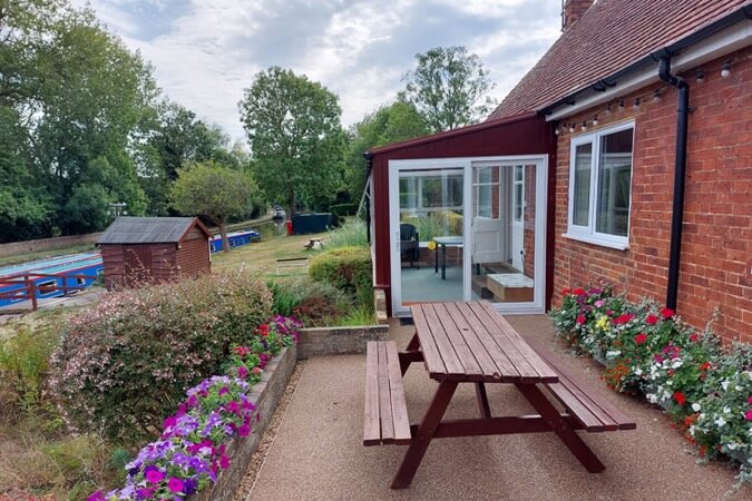 Waterside Cottage Thumbnail | Leighton Buzzard - Bedfordshire | UK Tourism Online