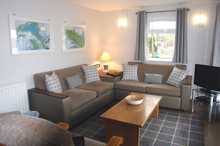 Manor House Marine Cottages - Image 2 - UK Tourism Online