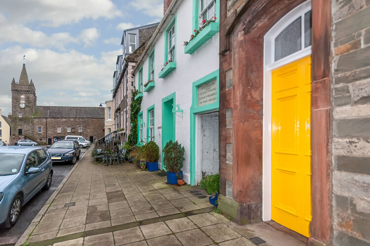 Yellow Door Holiday Cottage - Image 1 - UK Tourism Online