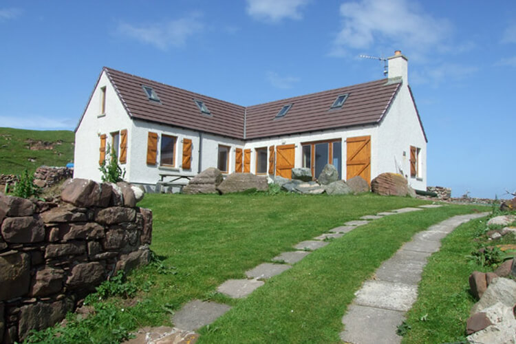 Clachtoll Cottage - Image 1 - UK Tourism Online