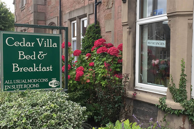 Cedar Villa Guest House - Image 1 - UK Tourism Online