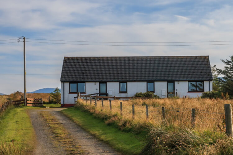 Staffin Bay Cottages - Image 1 - UK Tourism Online