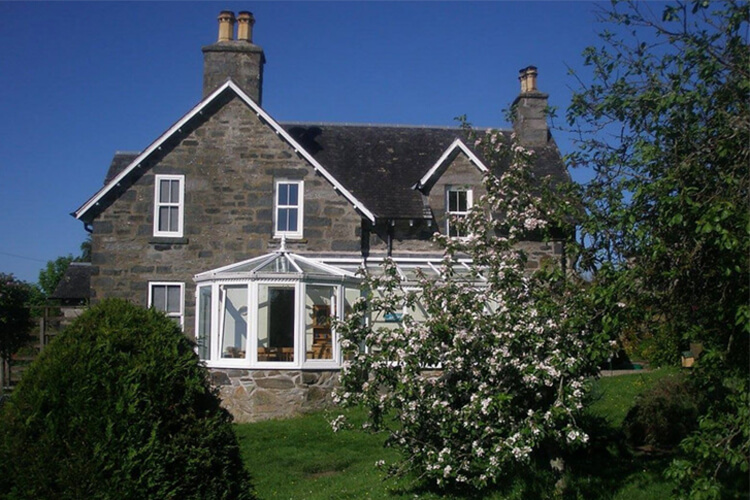 Kiltyrie Farmhouse - Image 1 - UK Tourism Online