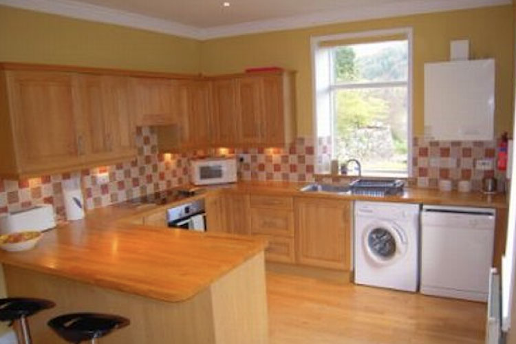 Loch Dhu Cottage - Image 2 - UK Tourism Online