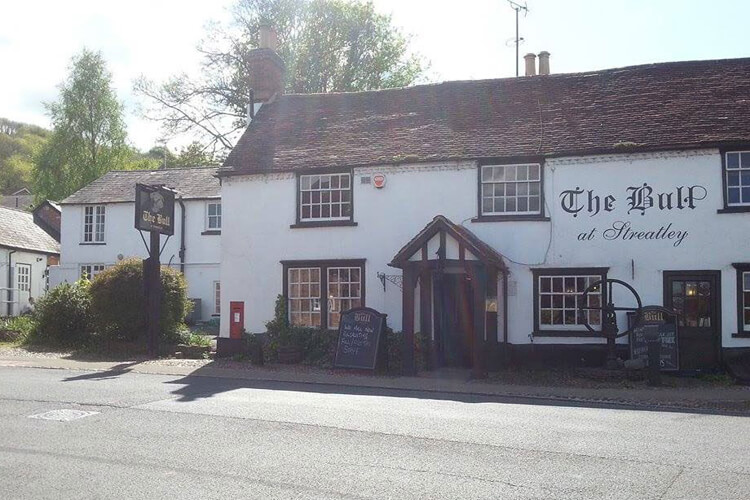 Bull at Streatley - Image 1 - UK Tourism Online