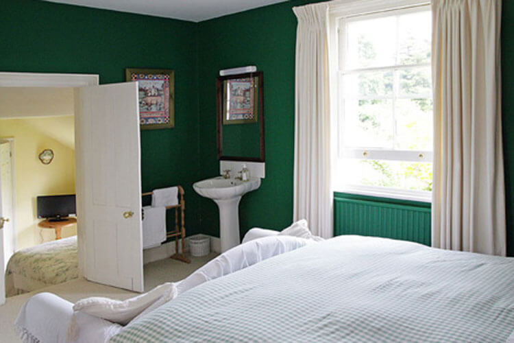 Holly Lodge Bed and Breakfast - Image 2 - UK Tourism Online