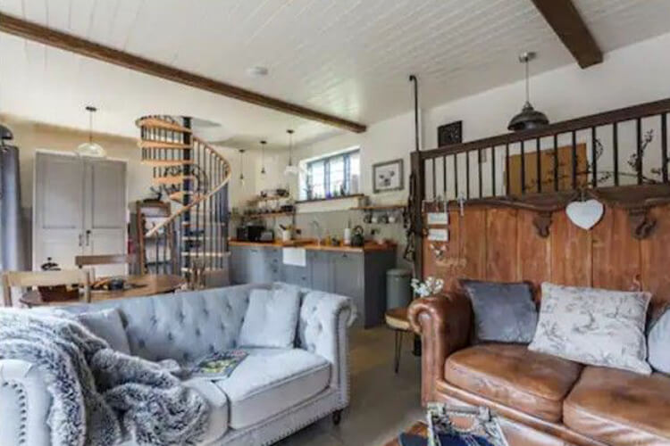 Luxury New Forest Barn - Image 2 - UK Tourism Online