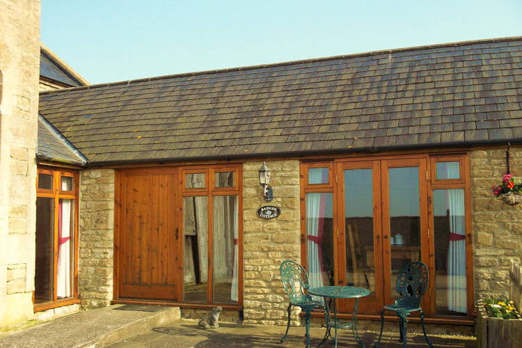 Coombe Barn Cottages - Image 1 - UK Tourism Online