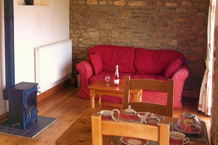 Coombe Barn Cottages - Image 2 - UK Tourism Online