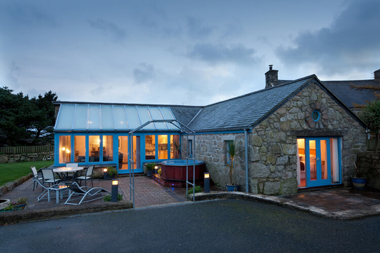 Borah Farm Cottages - Image 1 - UK Tourism Online