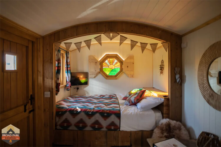 Broad Park Glamping - Image 3 - UK Tourism Online