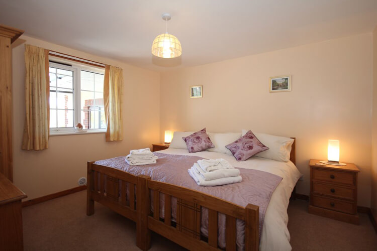 Oaktree Fishery & Cottages - Image 1 - UK Tourism Online