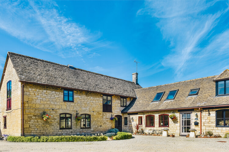 Church Court Cottages - Cleeve Cottage - Image 1 - UK Tourism Online