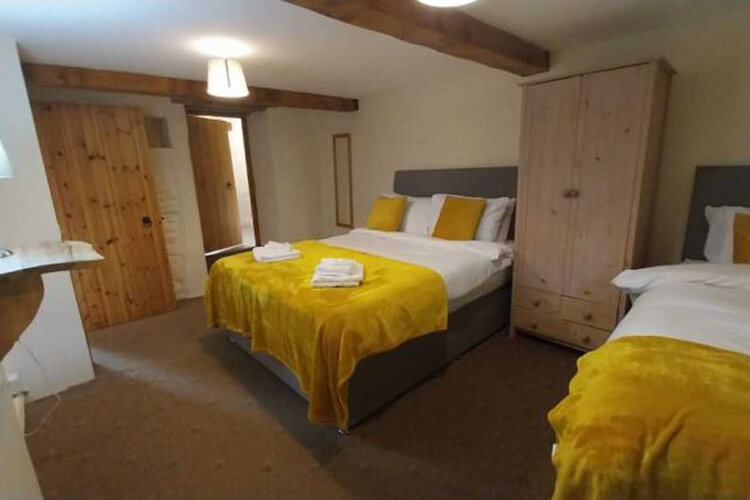 Cwmiar Farm Holiday Cottages - Image 5 - UK Tourism Online