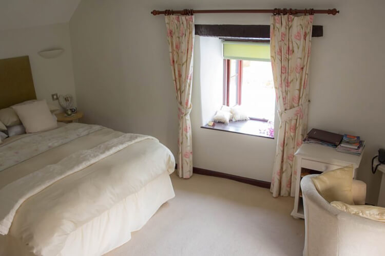 Tal-Y-Bryn Farm House B&B - Image 2 - UK Tourism Online