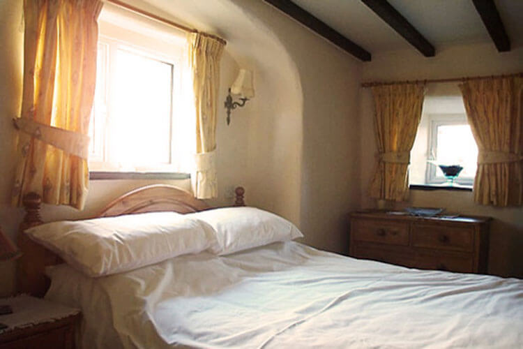 Ty Tatws Holiday Cottage - Image 1 - UK Tourism Online