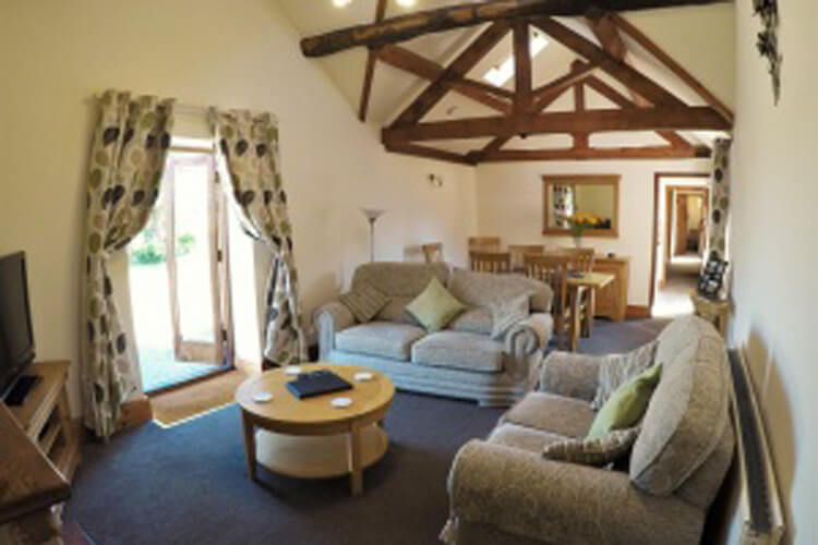 Lower Farm Court - Image 2 - UK Tourism Online