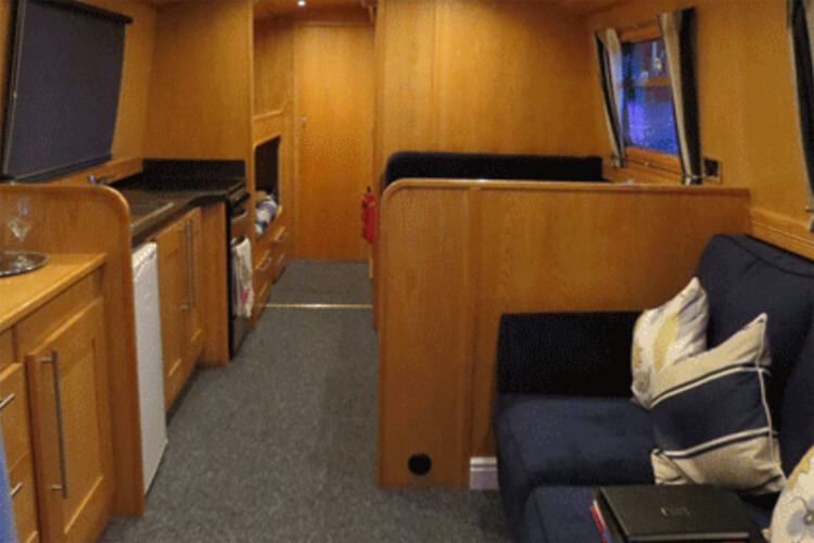 House Boat Hotels - Image 2 - UK Tourism Online