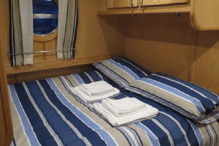 House Boat Hotels - Image 4 - UK Tourism Online