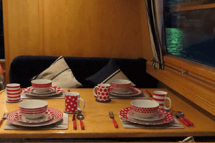 House Boat Hotels - Image 5 - UK Tourism Online