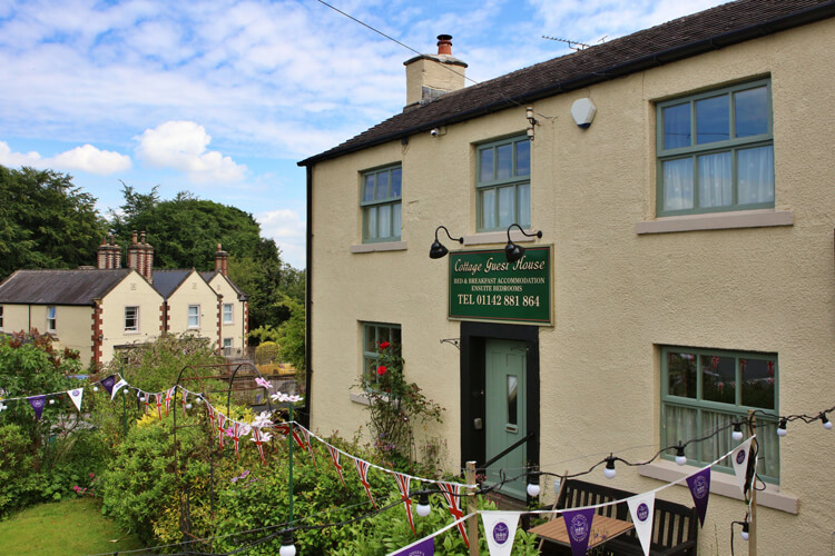 Wortley Cottage Guest House - Image 1 - UK Tourism Online